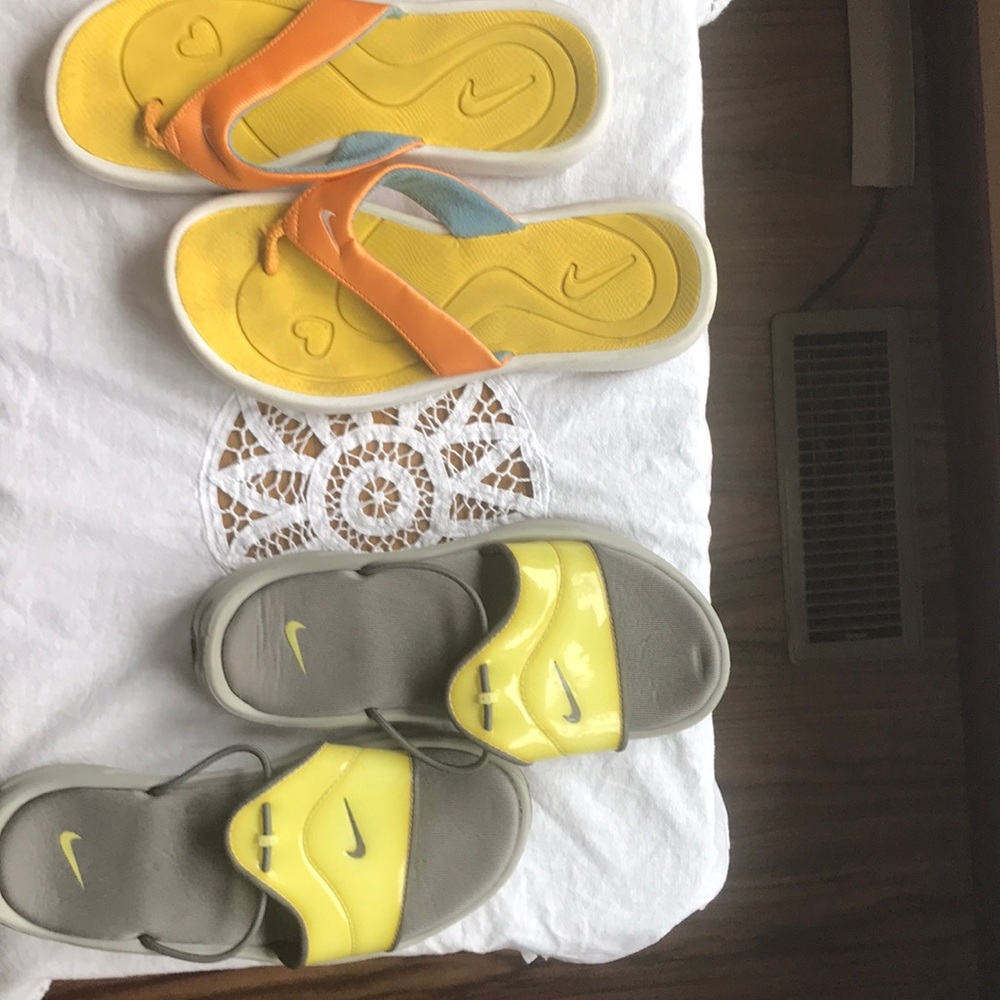 Nike sliders 2 pairs